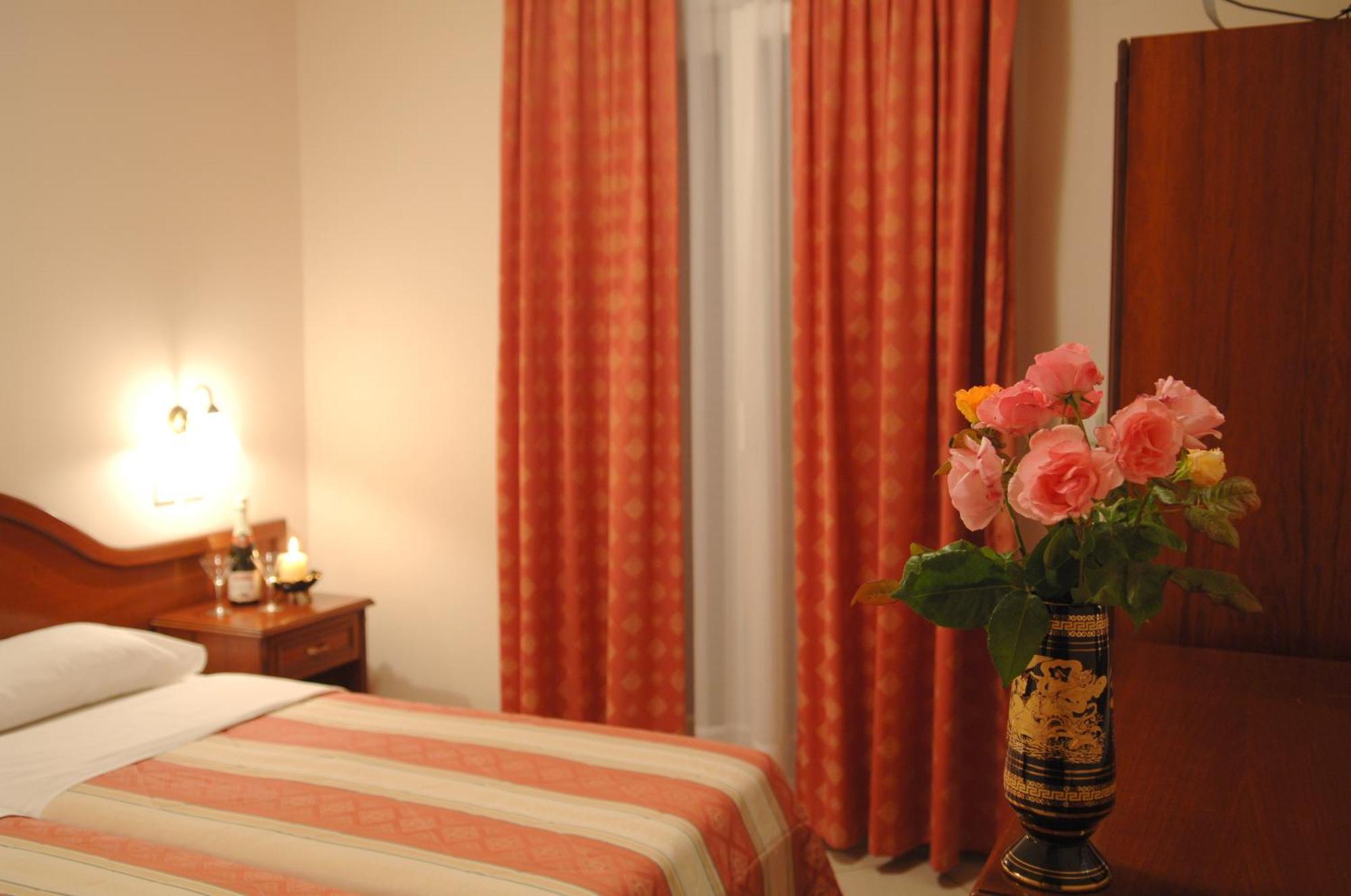 Kalipso Hotel Paralía Екстериор снимка